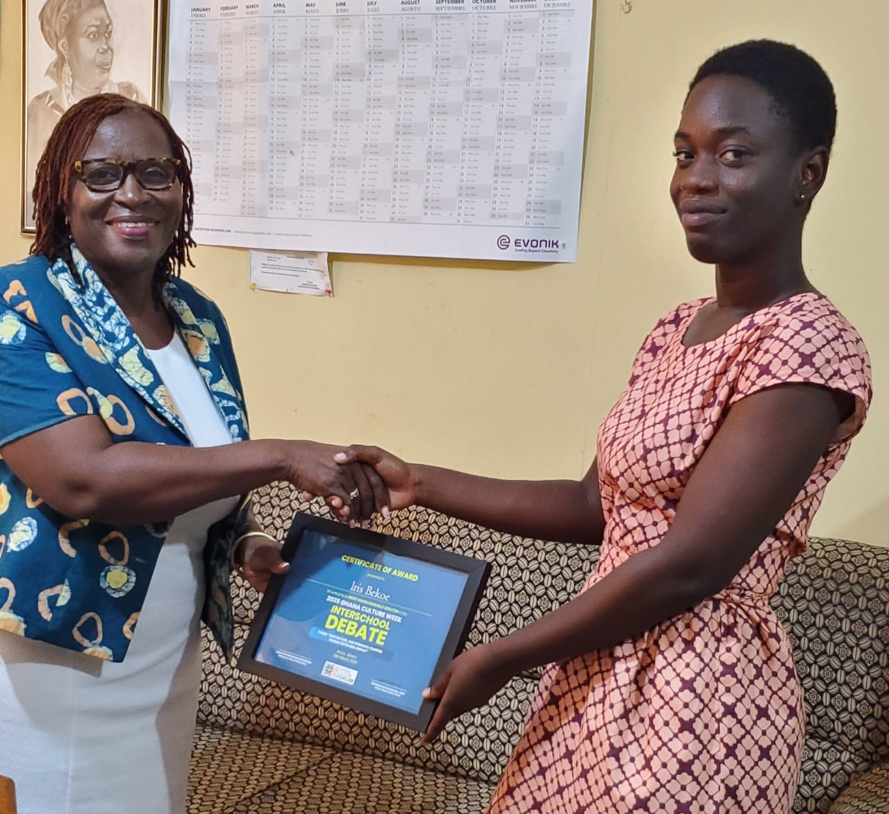 Iris Bekoe receives the Most Knowledgeable Debater award